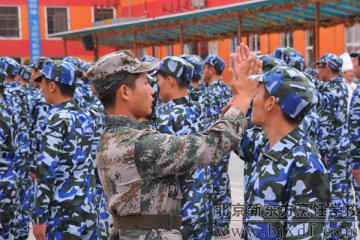 �����¶������ѧУ��ѵ�����ķ羰