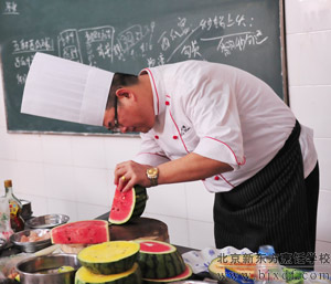 ���ʦ��ԭ���Ͻ��мӹ�