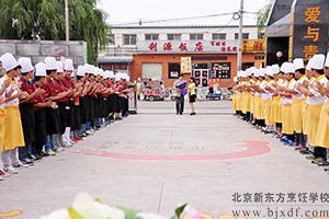 ͬѧ�Ǽе���ӭ���ʦ�ĵ���