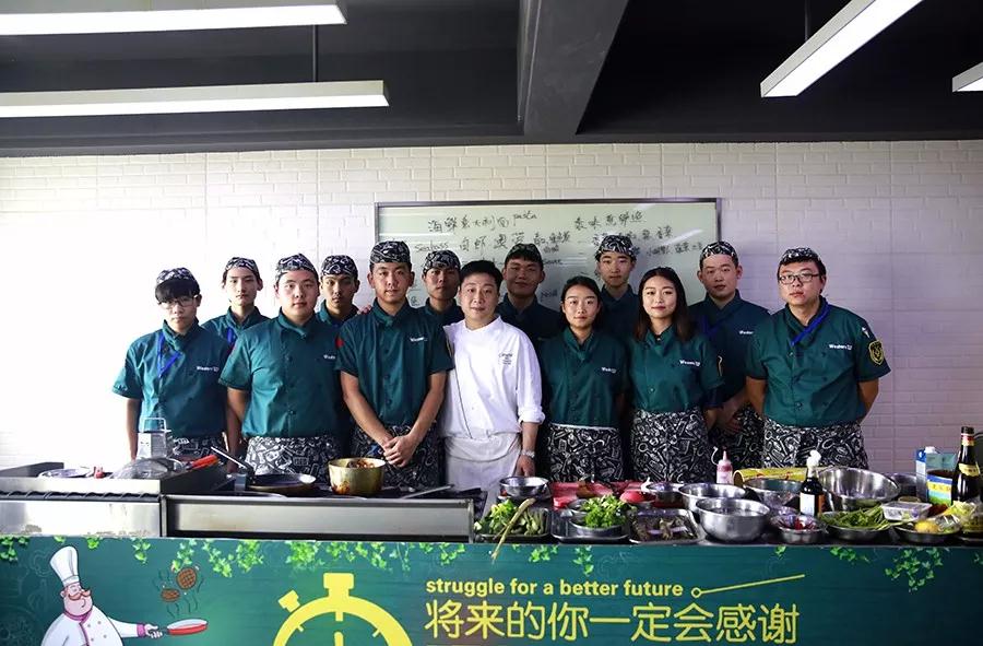 ����ֵ���ʹ�ʦ���˿ս������¶���������ʵ��Ȧ��