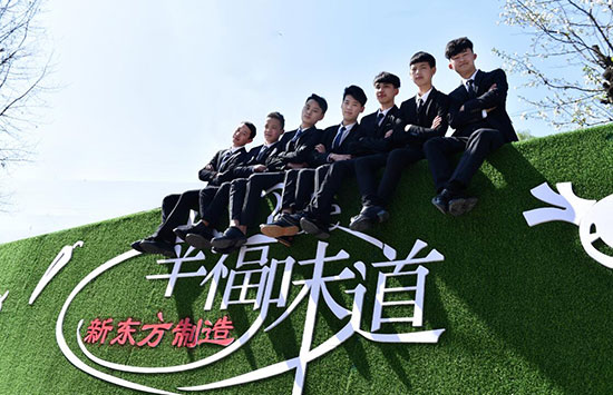 �ɹ�ѧ��|ҫ�۵Ĺ�â���� ��Ũī�زʵ��ഺ��