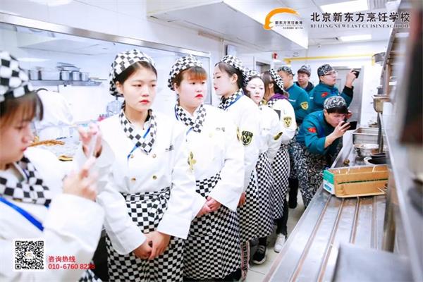 �����¶������ѧУѧ�Ӹ�У�������ҵ�ι�ѧϰ