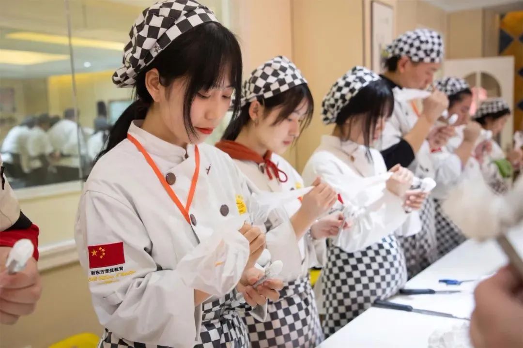<b>如果你想选择烹饪行业，欢迎来北京新东方烹饪学校！</b>