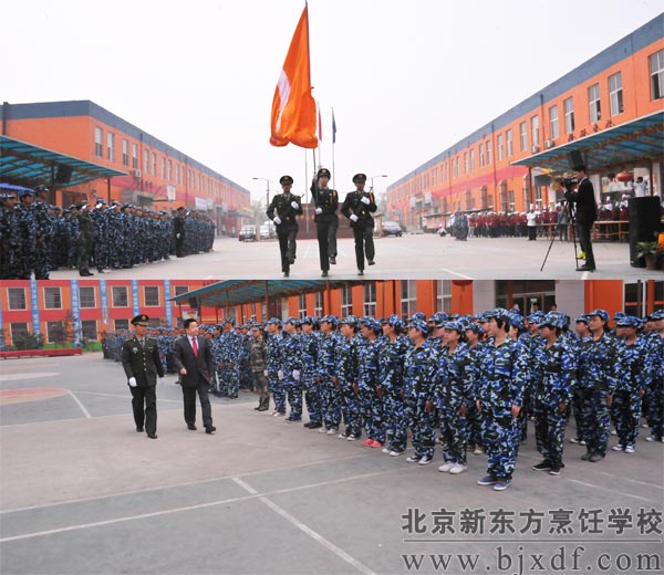 潘校长检阅受训学员