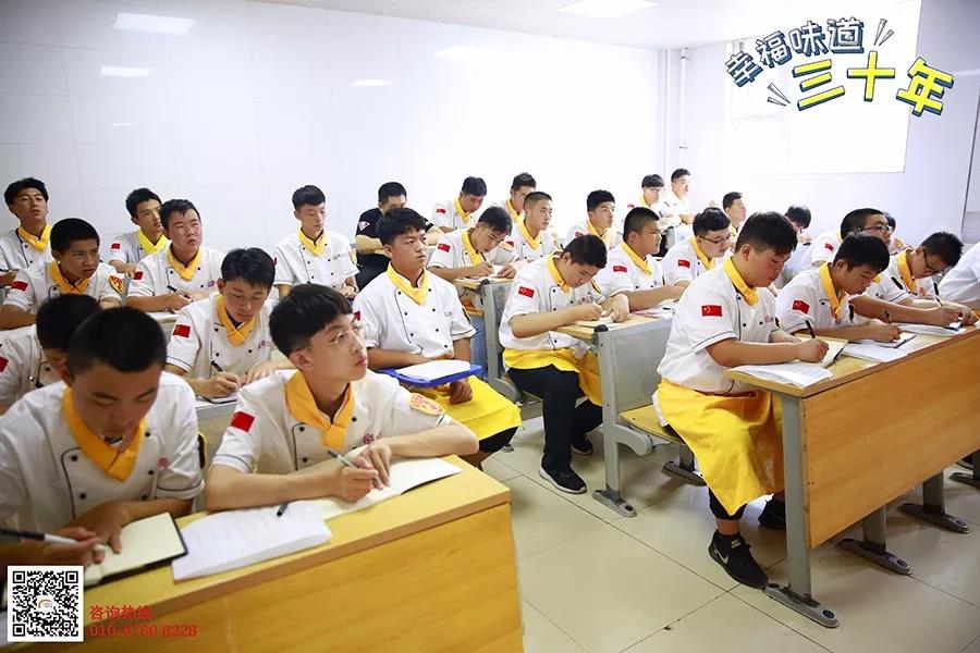 业界名厨来校授课，烹饪技能你学会了几招？